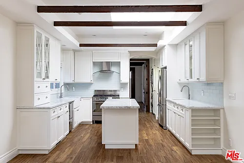 501 Pier Ave Photo 1