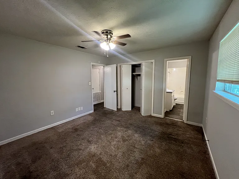 2915 Longwood Dr — Photo 9