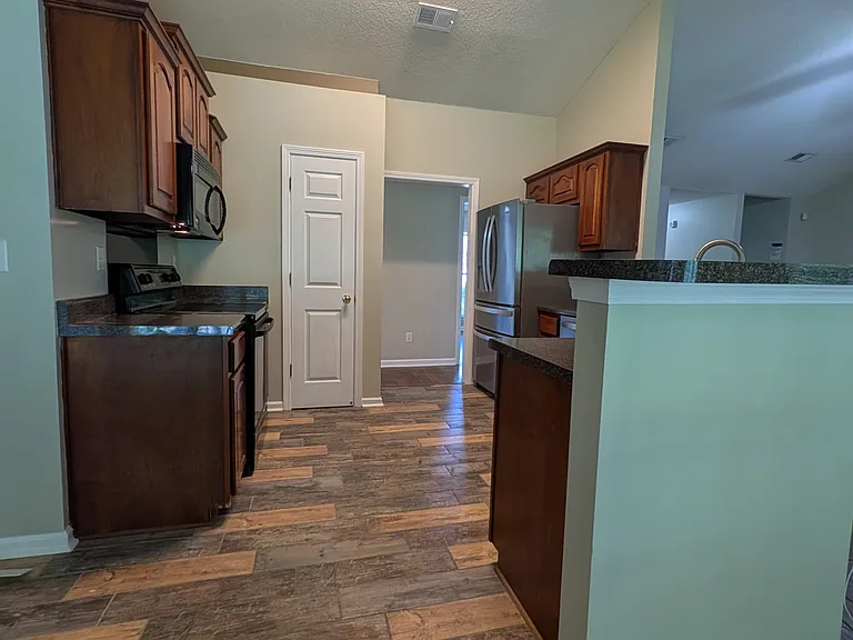 13171 Sandbourne Dr S — Photo 4