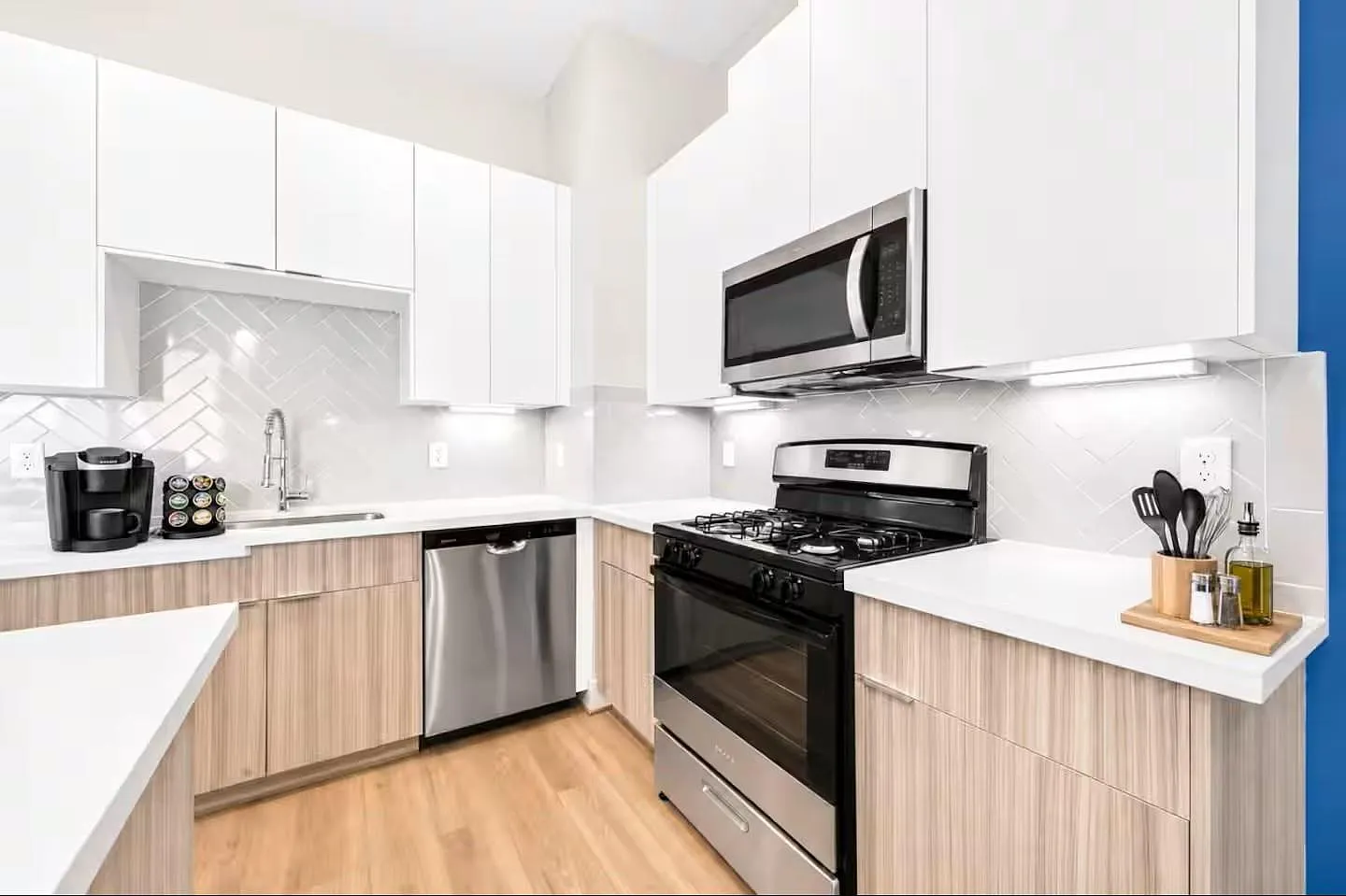 3 bed, 2.5 bath, 1556 sqft, $2,400 — Photo 3