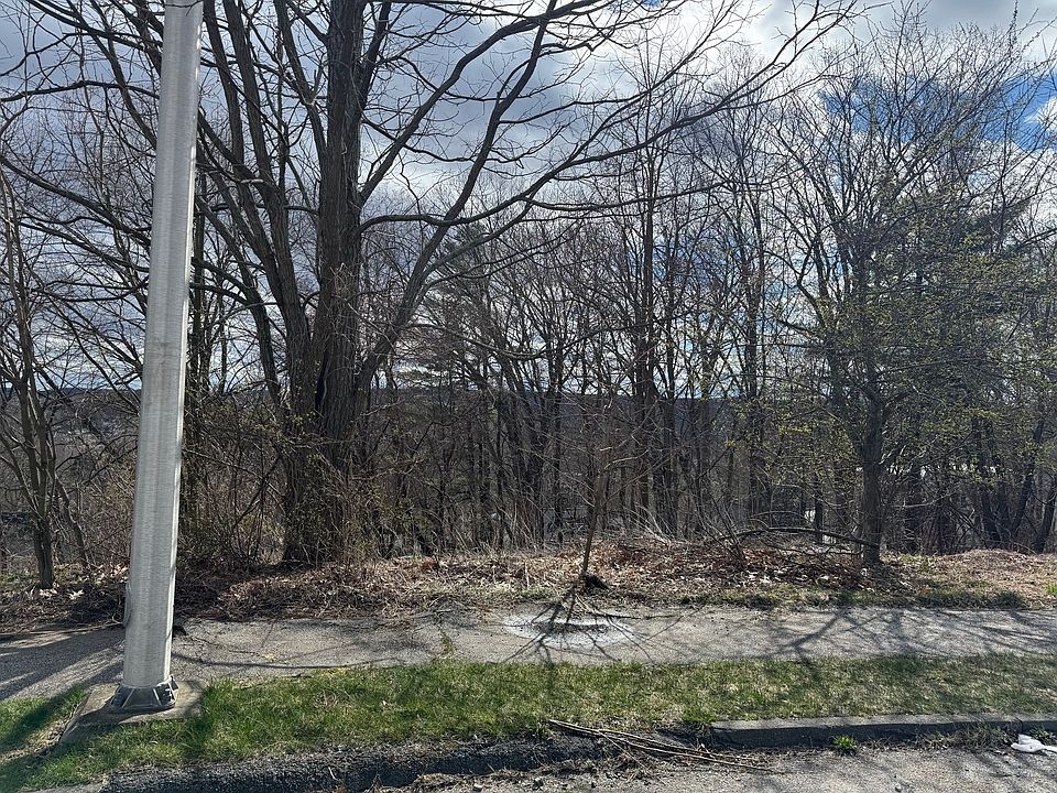 2nd image of 44 Rustic Dr