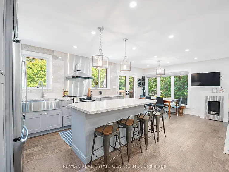 27 Irene Rd — Photo 9