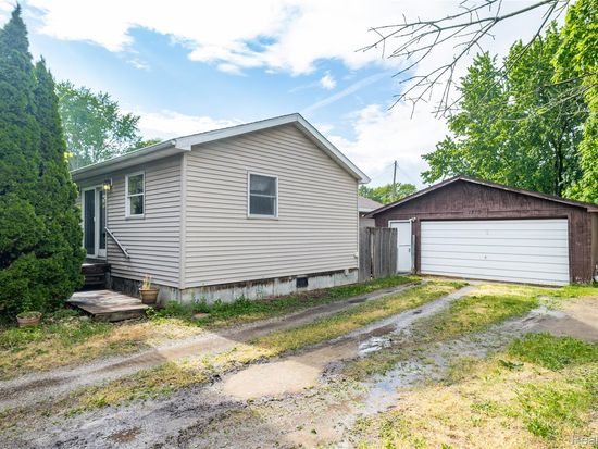 1270 W Oregon St, Lapeer, MI 48446