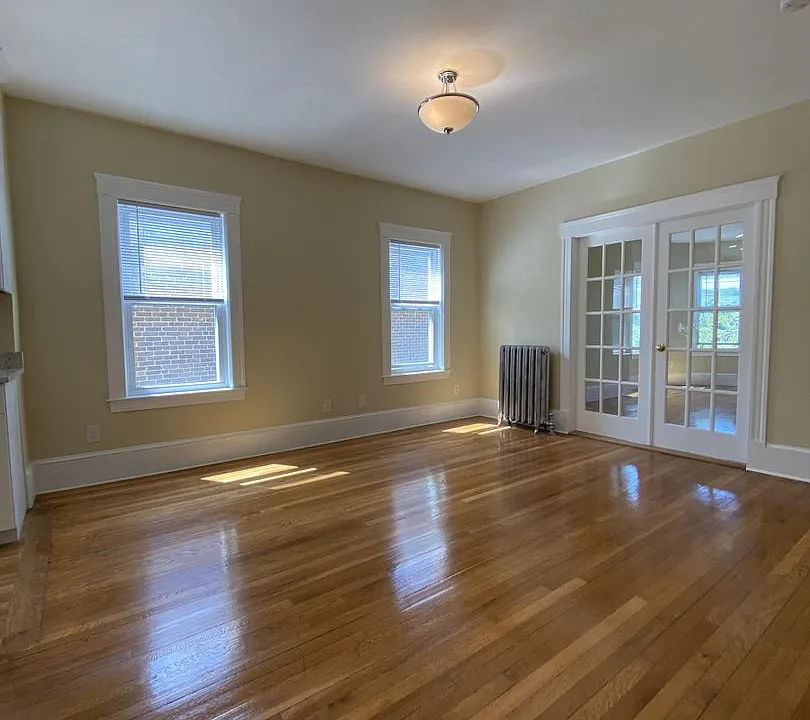 305 Tappan St #3