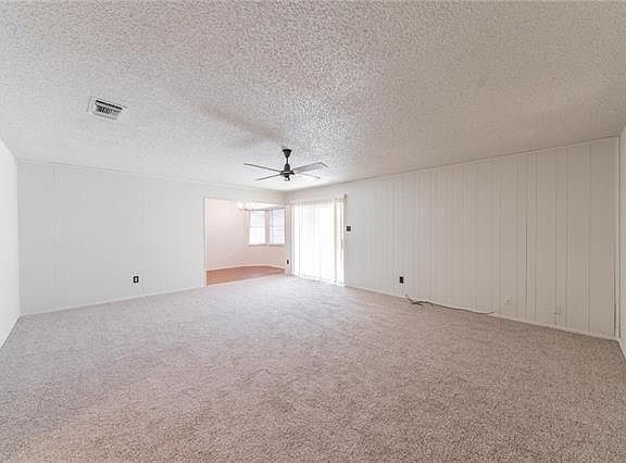 4th image of 301 Julie Dr