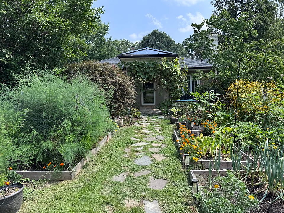 Gardens! Flowers! Veggies! Amazing!
