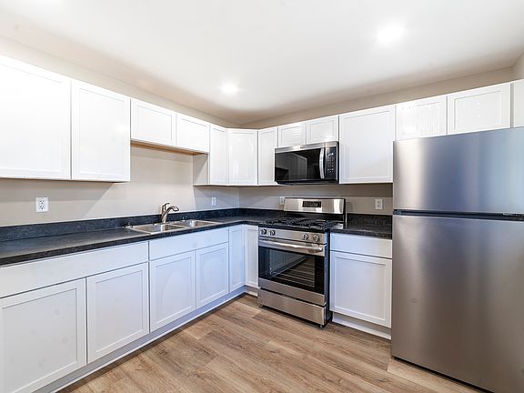 3rd image of 18 E Dearborn St