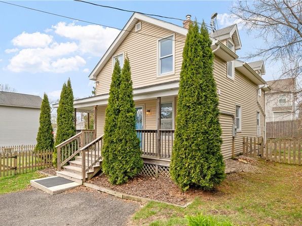 17 Marques St, Cumberland, RI 02864