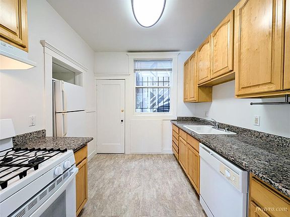 5th image of 2852 California St APT 7