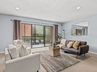 3 Summit Dr APT 21, Reading, MA 01867
