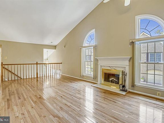 3rd image of 9 Luxberry Ct #4