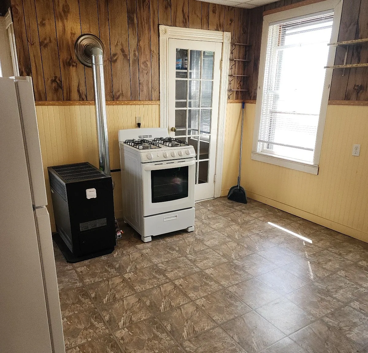 1 bed, 1.0 bath, 679 sqft, $1,000 — Photo 2