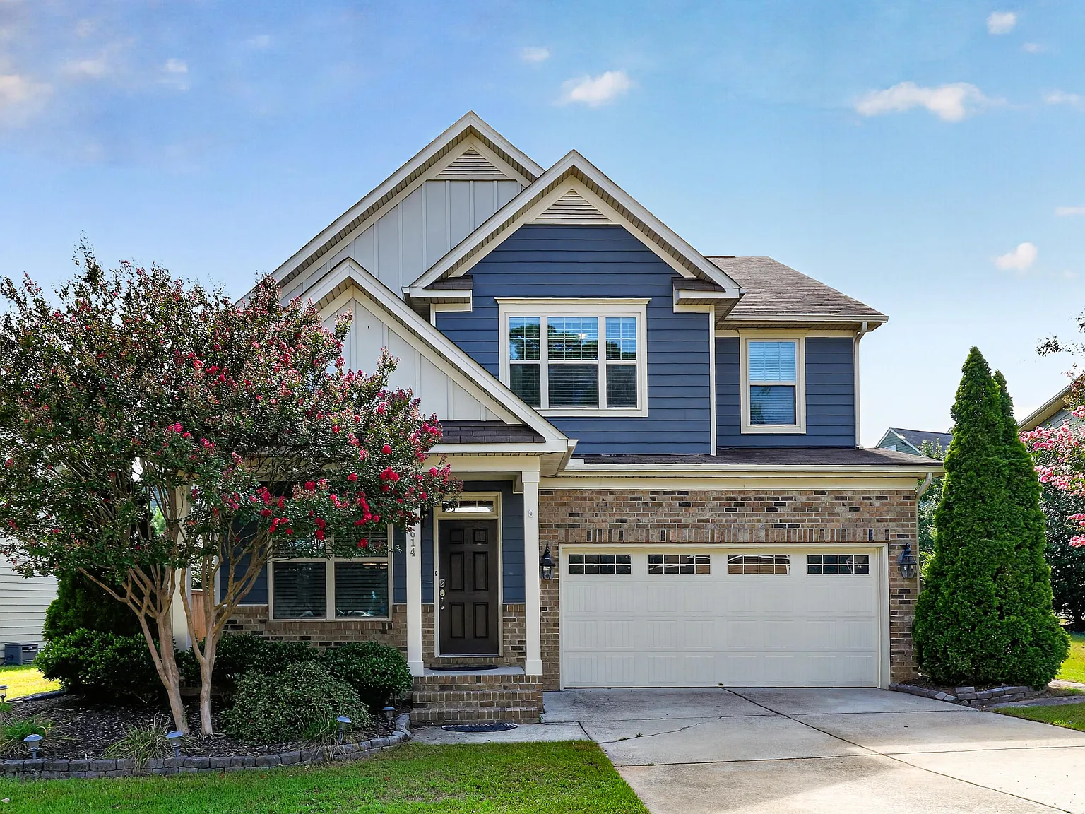 5 bed, 3.0 bath, 2400 sqft, $2,695 — Photo 2