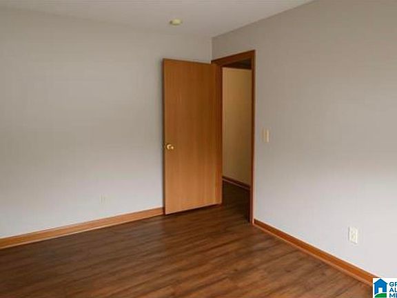 4th image of 609 Center Way S