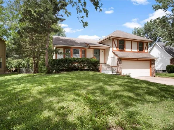 14204 S Raintree Dr, Olathe, KS 66062