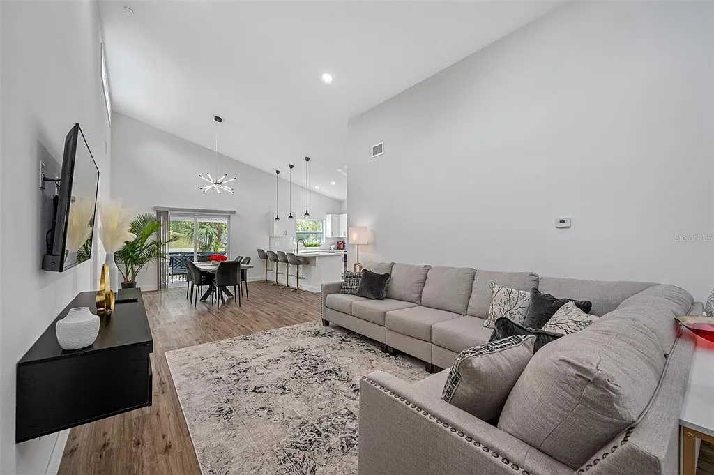 3 bed, 2.0 bath, 1611 sqft, $2,850 — Photo 4