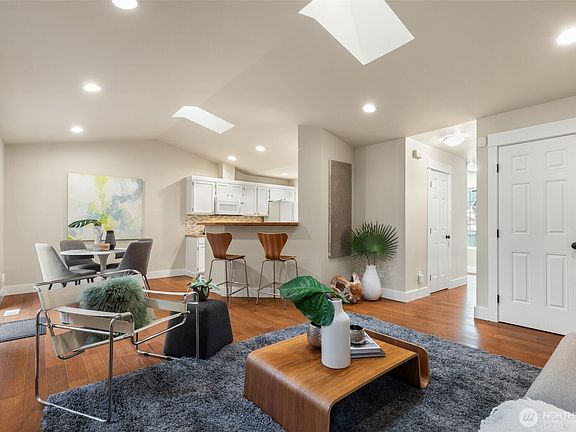 4th image of 2408 208th Place SE