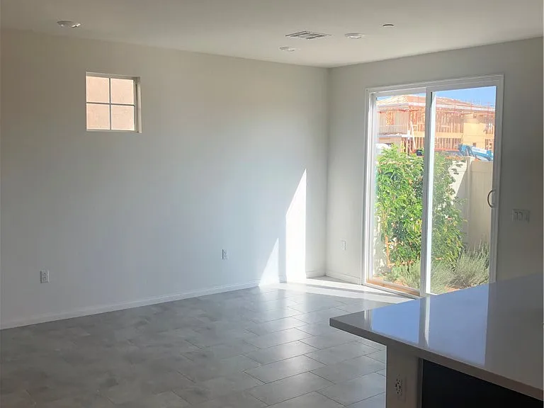 41957 Zafra St — Photo 3