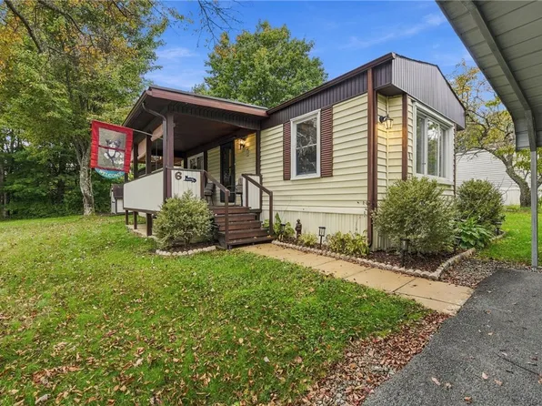 6 Jay Bird Cir, Greensburg, PA 15601
