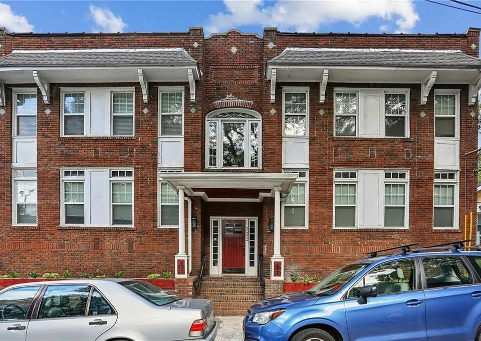 722 Ponce De Leon Ct NE
