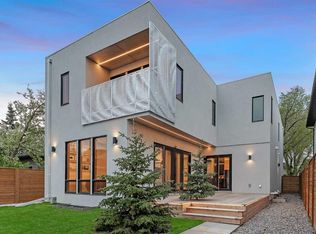 517 N 28th Ave NW, Calgary, AB T2M2K9