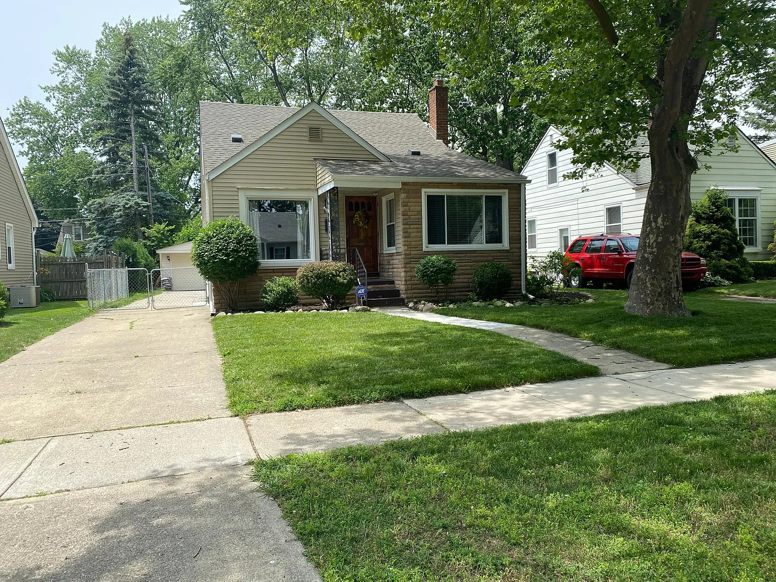 819 N Connecticut Ave — Photo 2