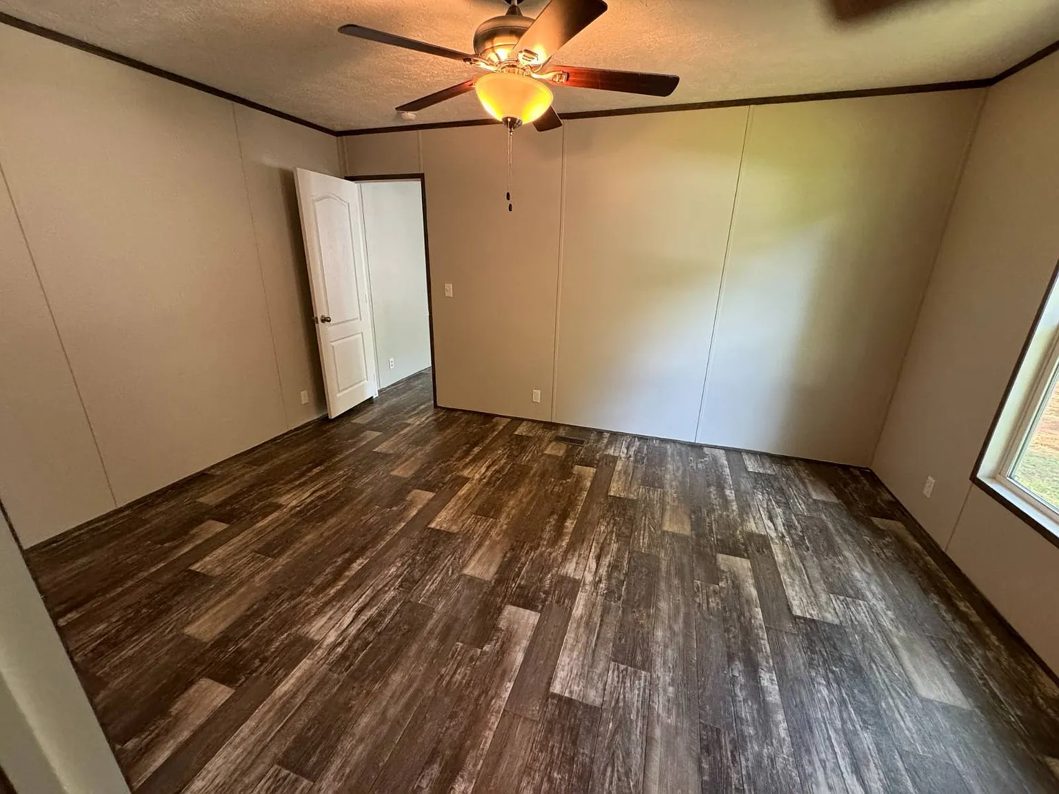 3 bed, 2.0 bath, 1056 sqft, $1,450 — Photo 3