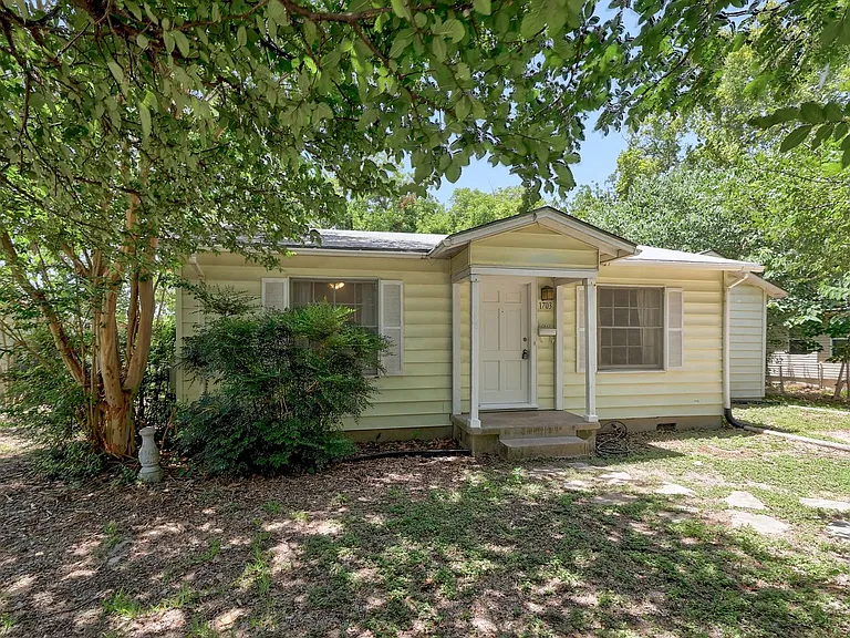 1703 Alegria Rd — Photo 2