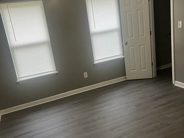502 Carlton Dr — Photo 5