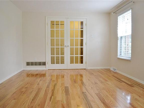 4th image of 2216 Woodmont Dr