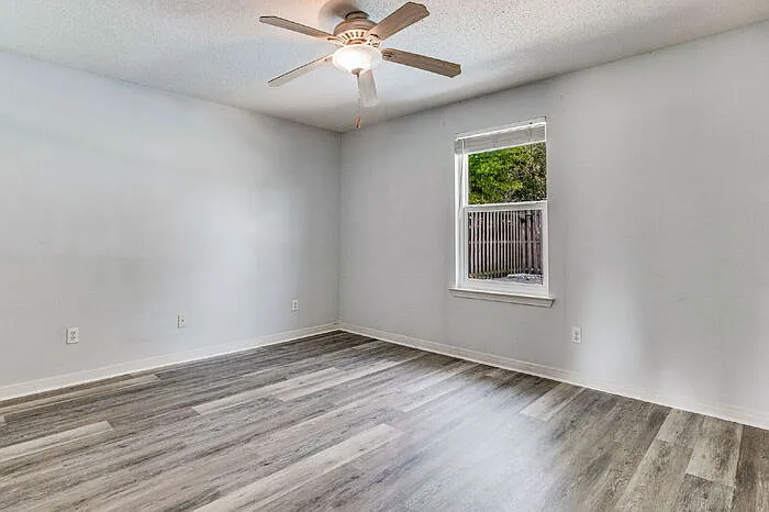 907 Catskill Ln — Photo 22