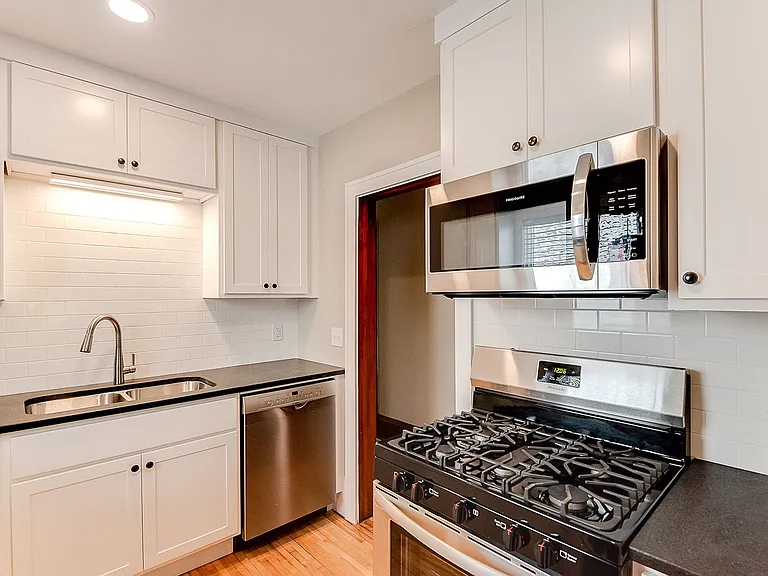 663 Lincoln Ave — Photo 2