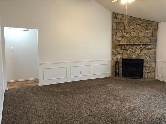 2nd image of 800 Canary Ln