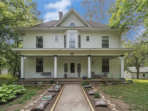 405 5th St, Camden Point, MO 64018