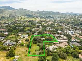 2288 Foothill Dr, Vista, CA 92084