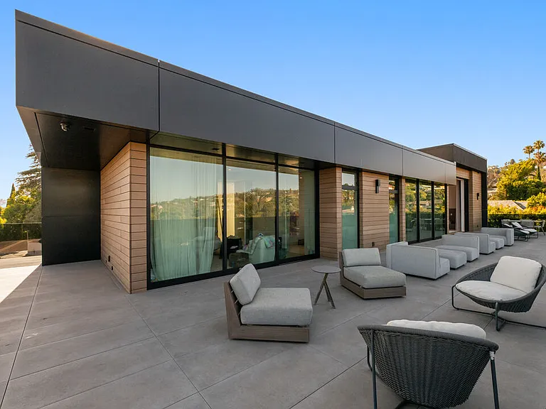 1140 Summit Dr — Photo 30