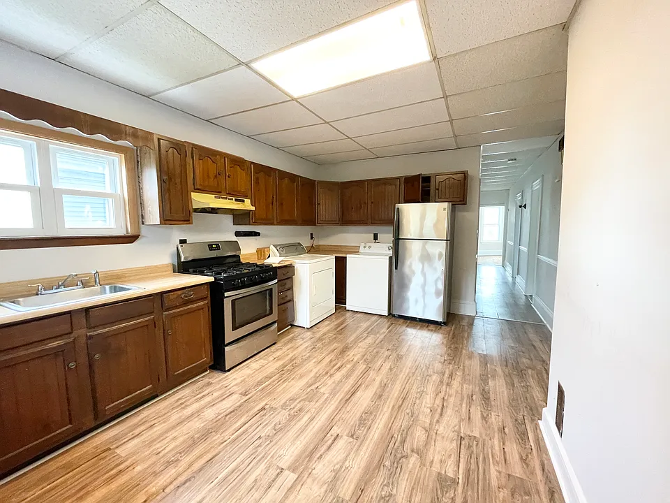 22 Harbor View St #3B