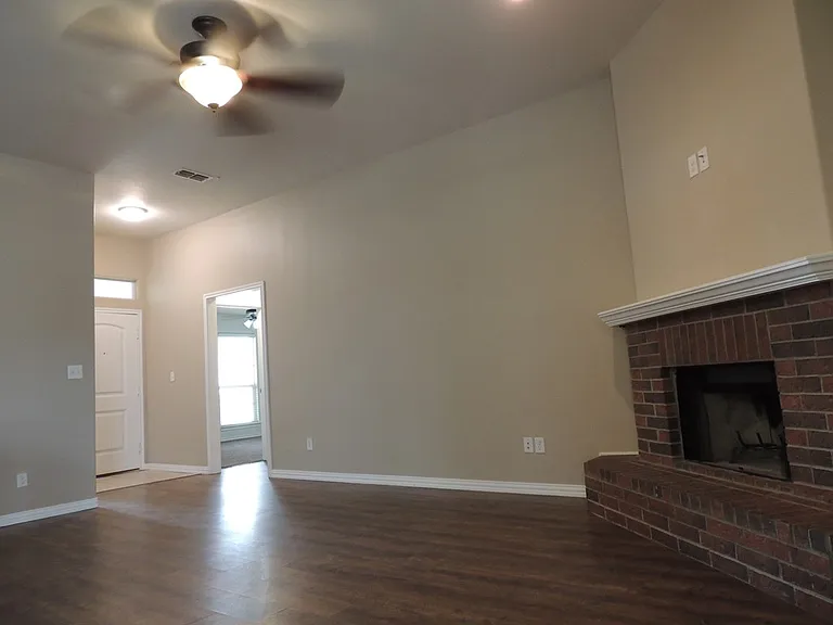 805 Nolan Ryan Dr — Photo 4