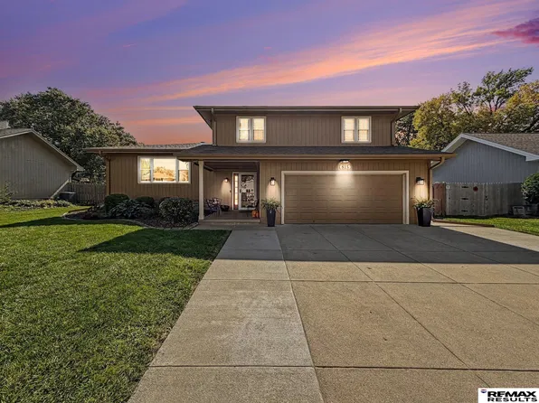 815 Gayle St, Papillion, NE 68046