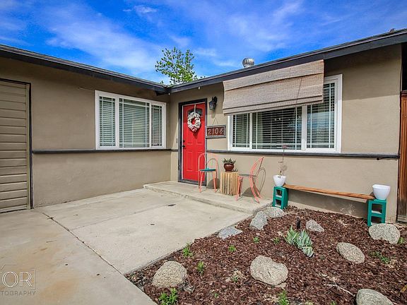 4th image of 2104 Dean Ave