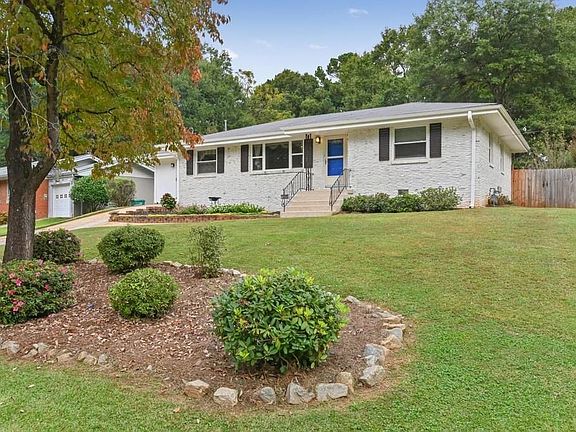 2nd image of 905 Lake Ct SE