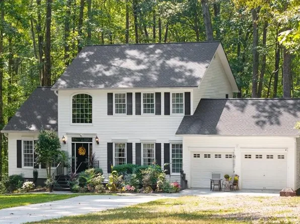 5074 Peach Mountain Cir, Gainesville, GA 30507