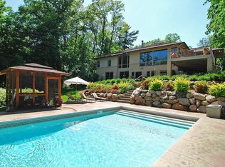 4725 Vine Hill Rd, Excelsior, MN 55331