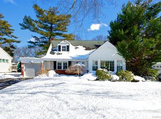 27 Avalon Rd, Garden City, NY 11530
