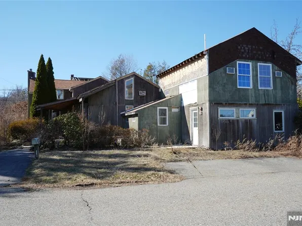 83 Roosevelt Ave, Butler, NJ 07405