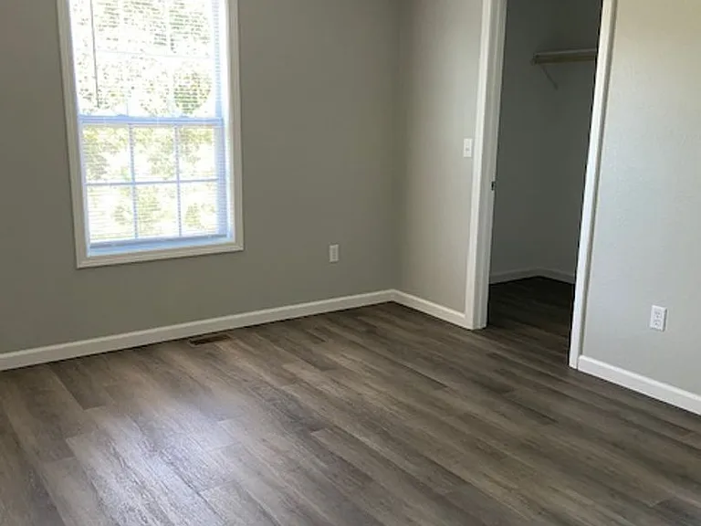 2606 Hickman Rd — Photo 6