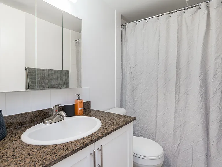 1033 Haro St — Photo 13