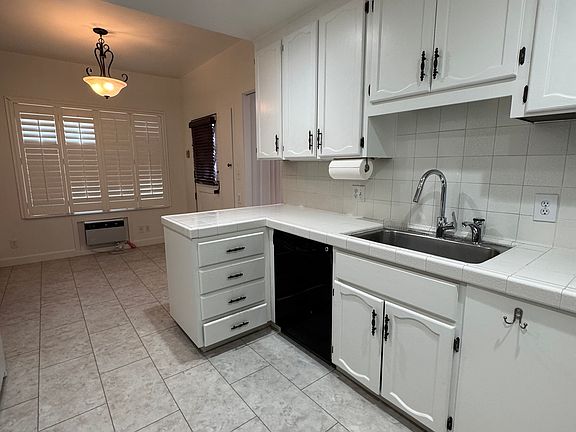 4th image of 970 Palm Ave