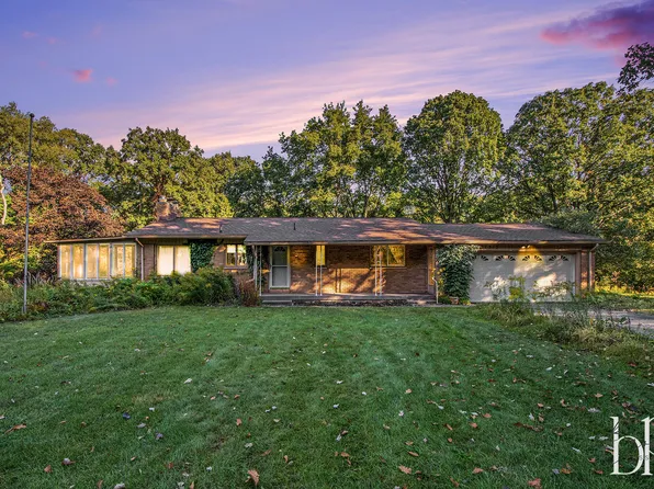 11515 Grand River Dr SE, Lowell, MI 49331
