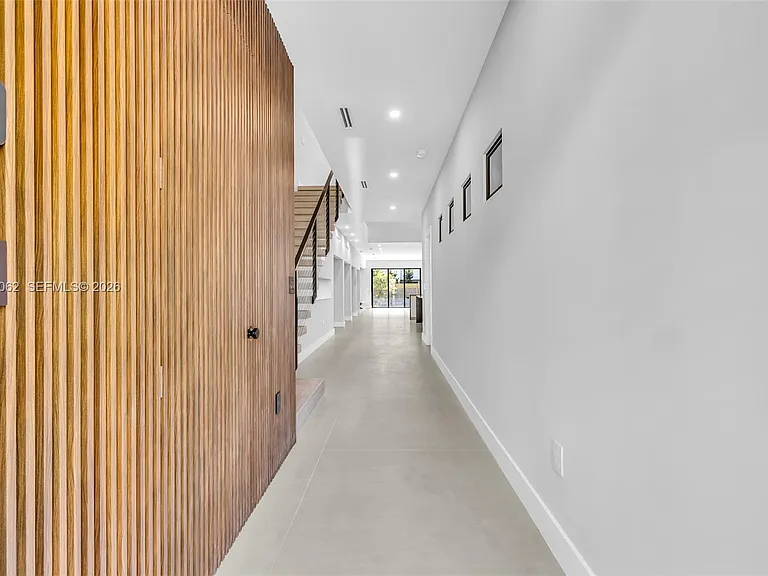 808 SW 9th St #B — Photo 3